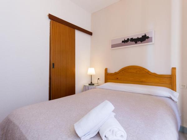 Pension Mesones : photo 8 de la chambre chambre double ou lits jumeaux avec salle de bains privative