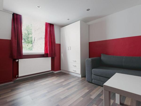 Ballhaus Berlin Hostel : photo 8 de la chambre chambre double ou lits jumeaux avec salle de bains privative