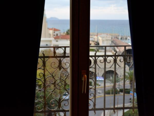GDM Megaron, Historical Monument Hotel : photo 2 de la chambre chambre double vip – vue sur mer et forteresse vénitienne