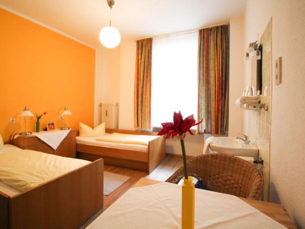 Hotel Pension am Hauptbahnhof : photo 2 de la chambre chambre double standard avec salle de bains commune