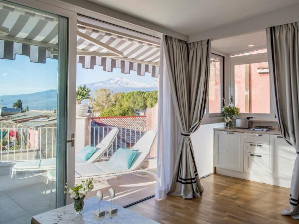 La Malandrina - Apartments & Suites : photo 3 de la chambre appartement 1 chambre avec terrasse - vue sur mer