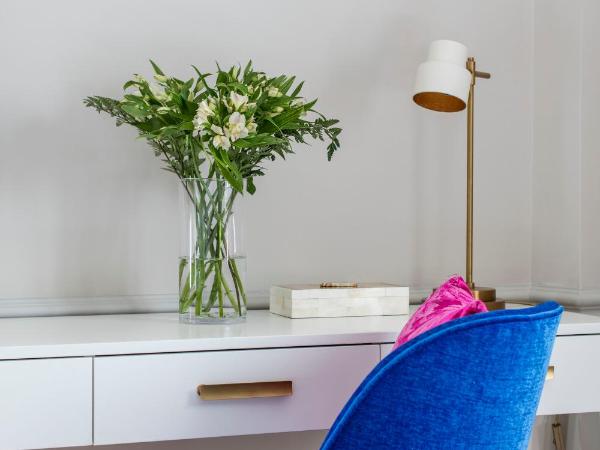 La Malandrina - Apartments & Suites : photo 10 de la chambre appartement 1 chambre avec balcon et vue sur mer