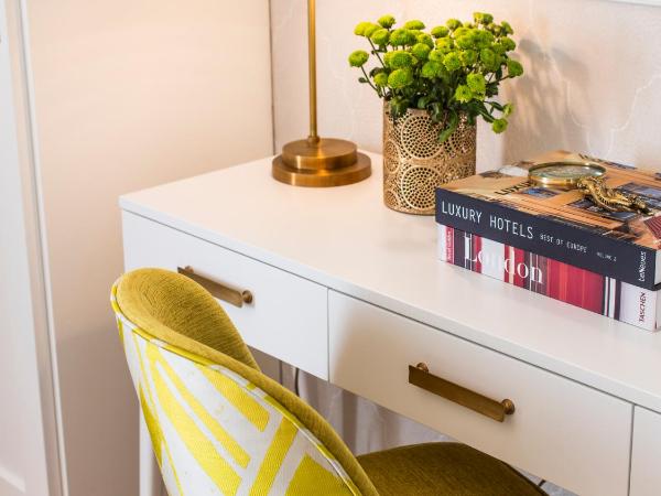 La Malandrina - Apartments & Suites : photo 4 de la chambre  appartement 1 chambre confort avec balcon - vue partielle sur mer