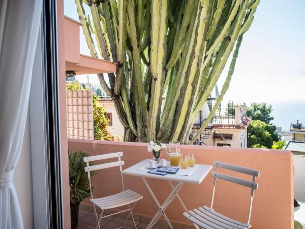 La Malandrina - Apartments & Suites : photo 5 de la chambre appartement 1 chambre avec vue sur la mer - bâtiment séparé