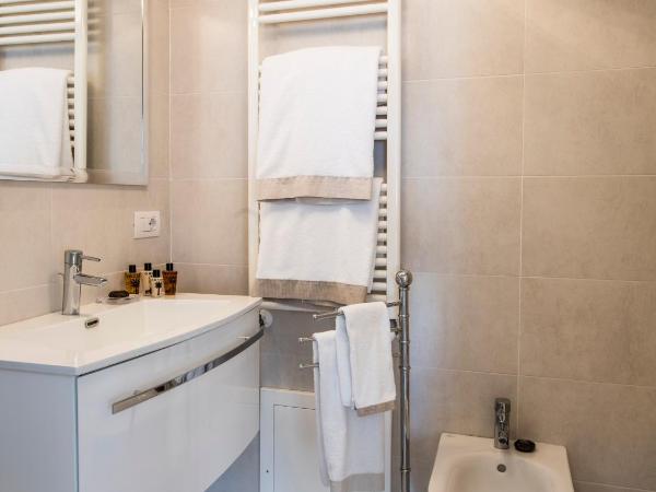 La Malandrina - Apartments & Suites : photo 1 de la chambre appartement 1 chambre avec vue sur la mer - bâtiment séparé