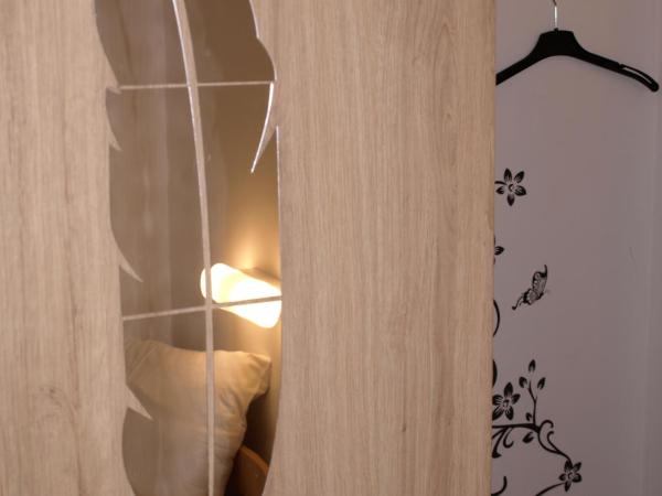 Ciszterci Szállás Pécs : photo 7 de la chambre chambre simple avec salle de bains