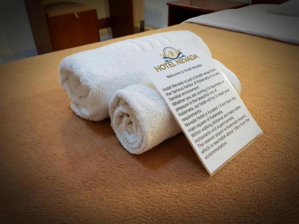 Hotel Nevada Kalamata : photo 3 de la chambre chambre lits jumeaux avec balcon