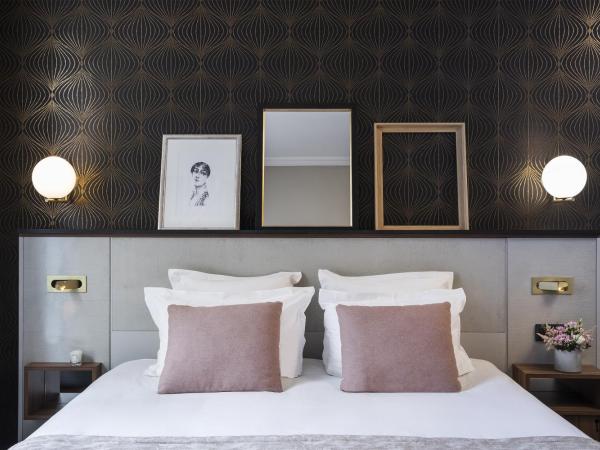 Best Western Plus La Demeure : photo 7 de la chambre suite junior lit king-size avec canapé-lit et accès à l'espace détente