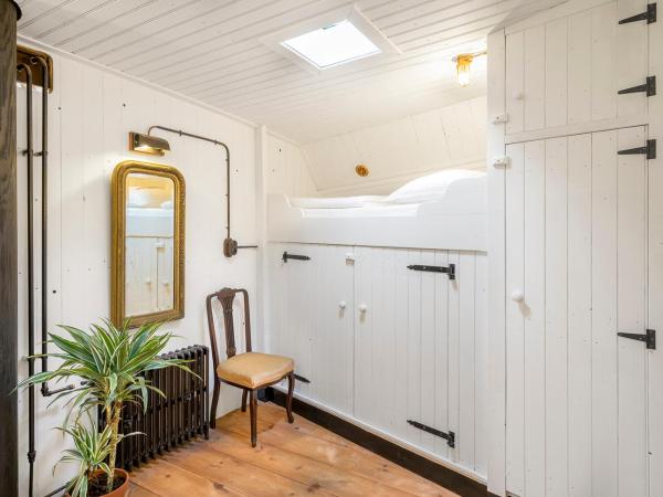 Asile Flottant : photo 9 de la chambre appartement 2 chambres - le plus grand