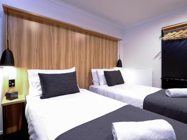 No. 9 Hotel : photo 8 de la chambre hébergement grand lit king-size ou lits jumeaux avec salle de bains privative