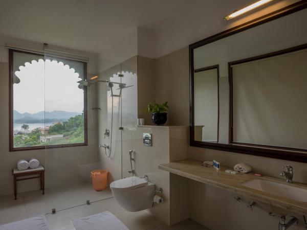 Hotel Raj Kuber : photo 10 de la chambre suite avec vue sur lac 