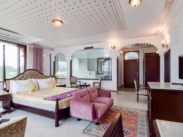 Hotel Raj Kuber : photo 1 de la chambre suite avec vue sur lac 