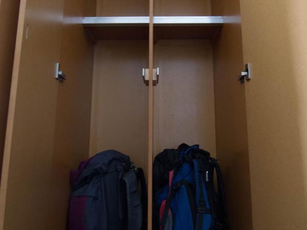 Rock Solid Backpackers Rotorua : photo 4 de la chambre lit dans dortoir mixte de 4 lits