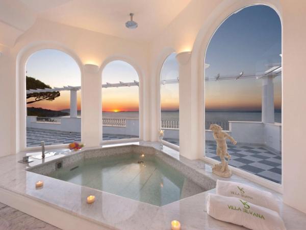 Villa Silvana Relais : photo 6 de la chambre suite lit king-size - vue sur mer