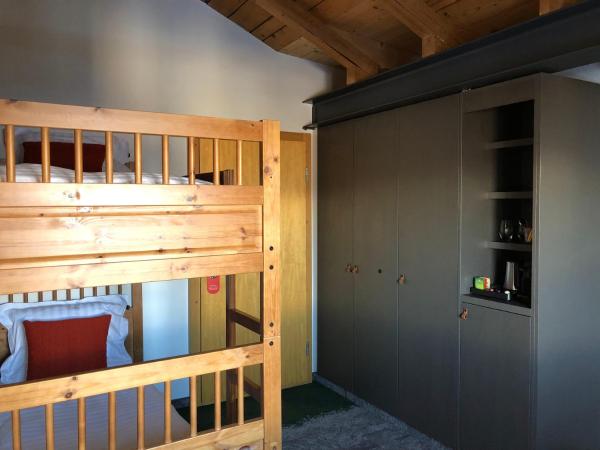 Hotel Les Etagnes : photo 4 de la chambre chambre familiale (2 adultes et 2 enfants)