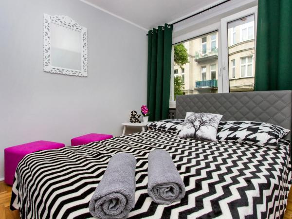 ClickTheFlat Hoża Street Apart Rooms : photo 9 de la chambre chambre double avec salle de bains commune