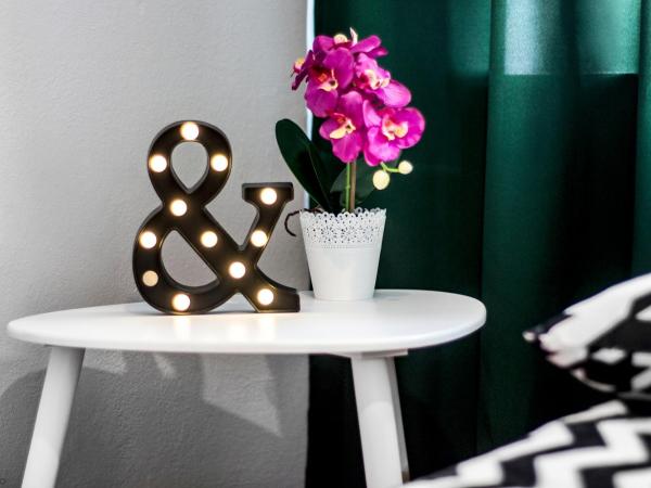 ClickTheFlat Hoża Street Apart Rooms : photo 4 de la chambre chambre double avec salle de bains commune