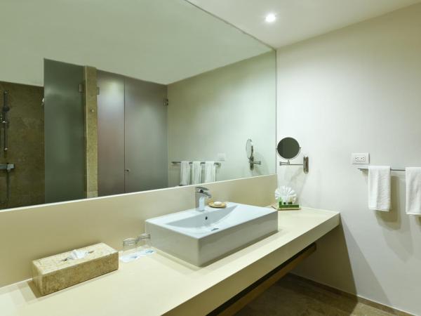 Privilege Aluxes Adults Only : photo 7 de la chambre chambre double supérieure aluxes avec bain à remous