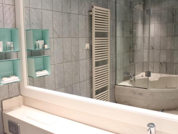 Mercure Hotel Dortmund Centrum : photo 8 de la chambre chambre privilège avec 1 lit king size