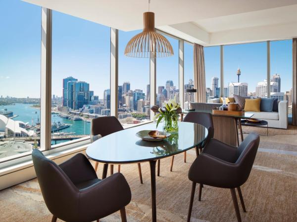 Sofitel Sydney Darling Harbour : photo 6 de la chambre suite prestige avec 1 lit king-size et accès club millesime - vue sur port