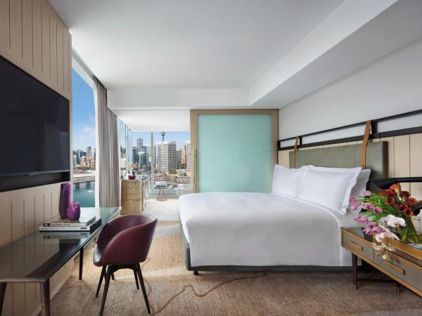 Sofitel Sydney Darling Harbour : photo 5 de la chambre chambre d'angle deluxe avec 1 lit king-size - vue sur darling harbour