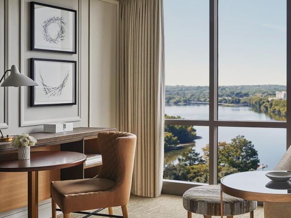 Four Seasons Hotel Austin : photo 4 de la chambre chambre lit king-size - vue sur lac