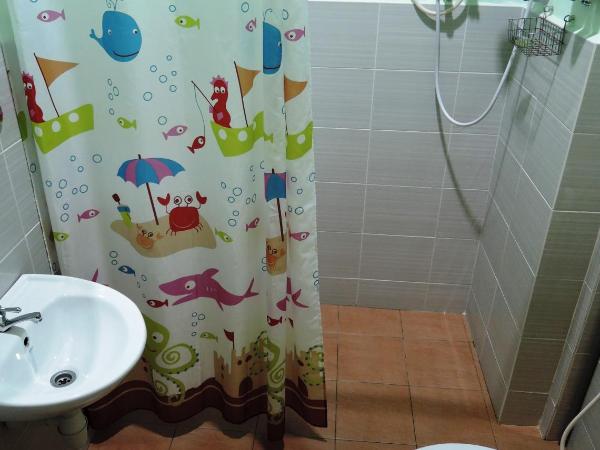 The Pillohouzzze : photo 3 de la chambre chambre quadruple avec salle de bains privative