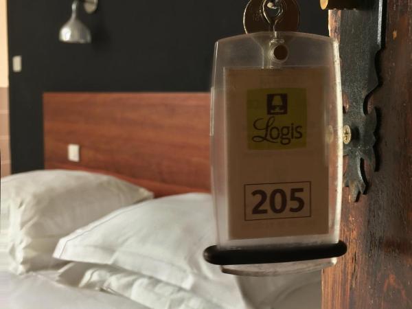 Hôtel De France - Restaurant L'insolite : photo 7 de la chambre chambre double/lits jumeaux côté cour