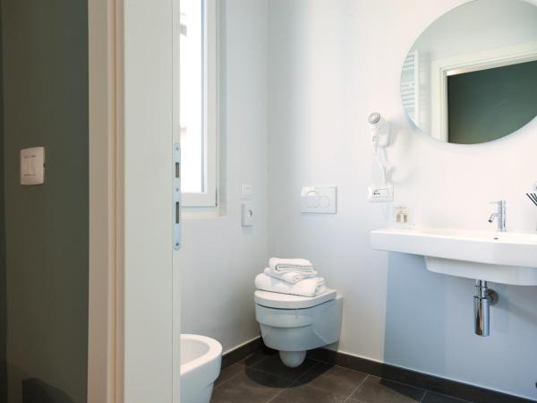 B&B Lorena Suites : photo 9 de la chambre suite junior avec terrasse et sauna privé