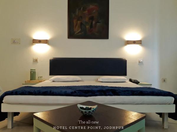Hotel Centre Point : photo 1 de la chambre chambre double supérieure