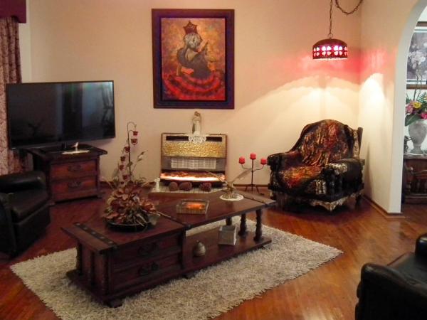 The Spanish Guesthouse : photo 4 de la chambre spanish room for 3