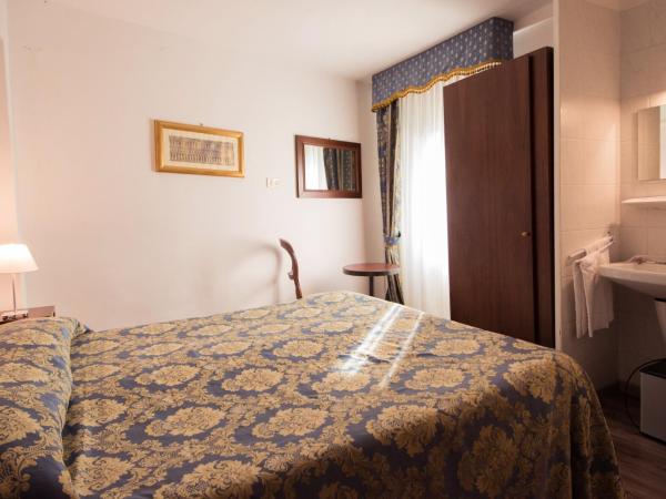 Albergo Casa Peron : photo 2 de la chambre chambre double ou lits jumeaux avec salle de bains commune