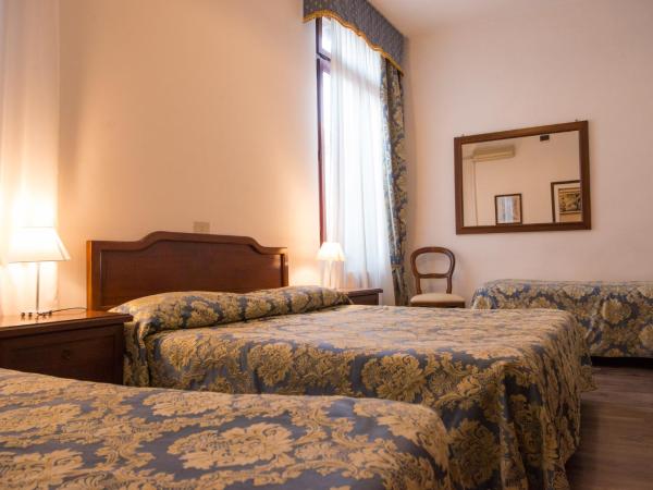 Albergo Casa Peron : photo 2 de la chambre chambre quadruple avec salle de bains privative