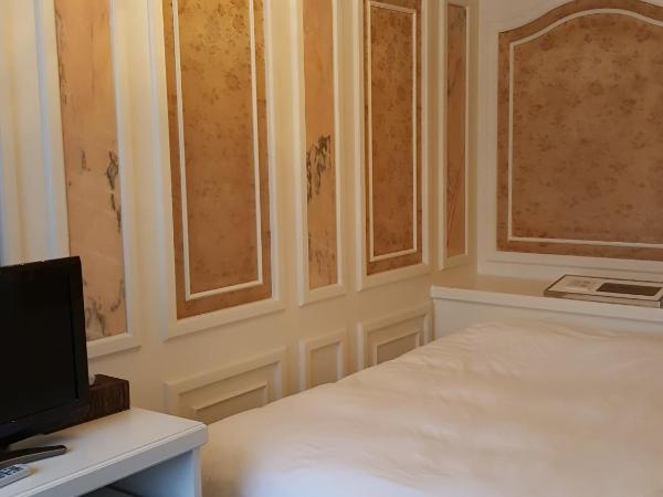 Royal Hotel Shinokubo : photo 1 de la chambre chambre double Économique - non-fumeurs