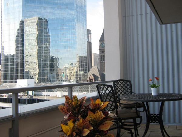 Yonge Suites Furnished Apartments : photo 1 de la chambre appartement 2 chambres de grand standing – duplex