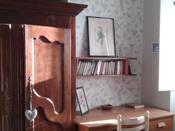 La Tour de Lavalette : photo 2 de la chambre chambre double ou lits jumeaux - vue sur ville