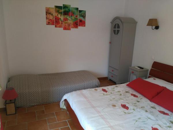 Gîte du Pagoulin - Chambres d'hôtes : photo 5 de la chambre chambre double avec terrasse