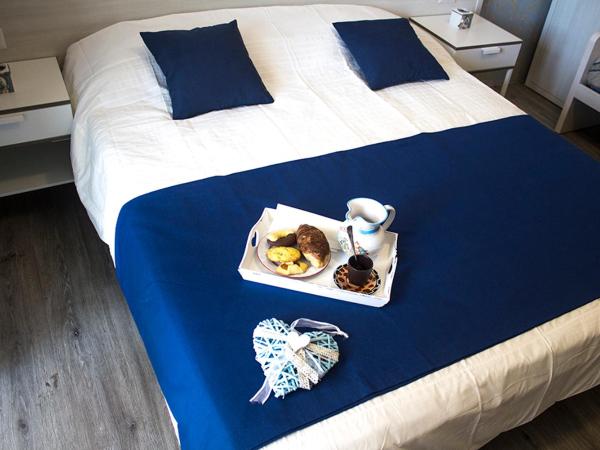 B&B Villa Montreux : photo 1 de la chambre chambre triple avec salle de bains privative