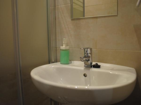 Hostal Abril Madrid : photo 7 de la chambre petite chambre double