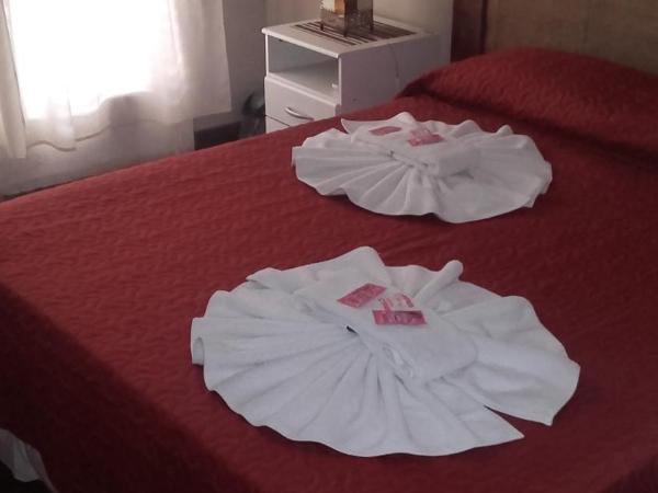 Posada La Casona : photo 1 de la chambre chambre triple avec salle de bains commune