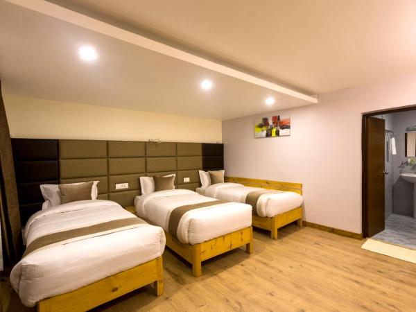 Nepal Cottage Resort : photo 1 de la chambre triple room with garden view - flexible checkin time