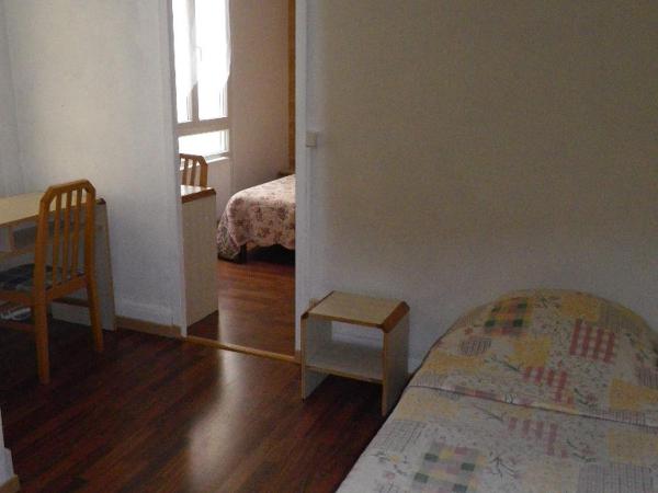 Hôtel Lamartine -Parking Dauphine : photo 1 de la chambre chambre triple