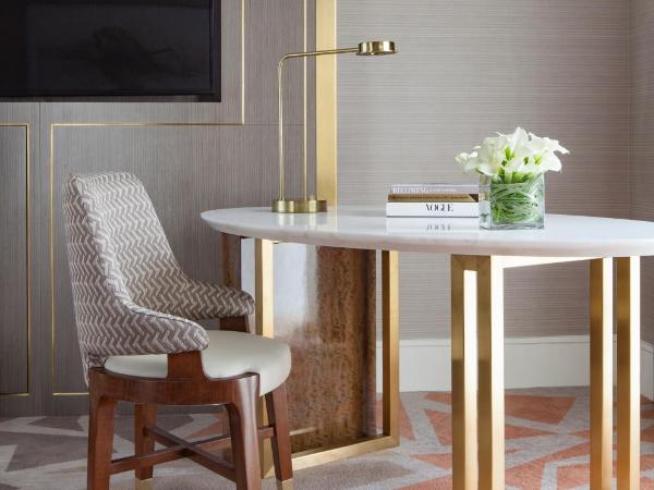 Hotel Crescent Court : photo 1 de la chambre chambre lit king-size supérieure