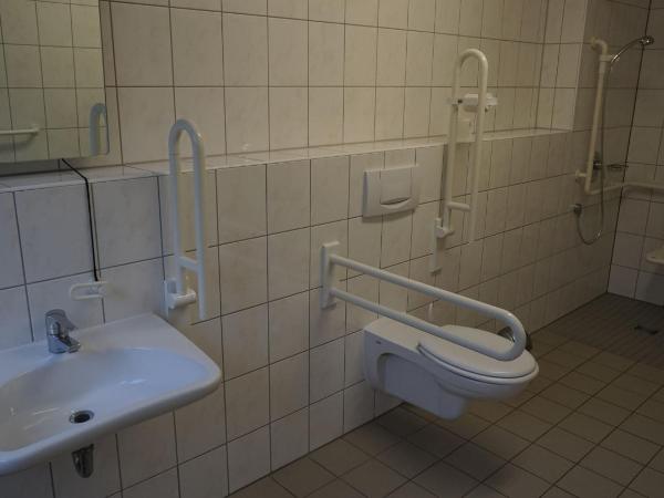 DJH Jugendherberge Dresden - Jugendgästehaus : photo 2 de la chambre chambre lits jumeaux pour personnes à mobilité réduite
