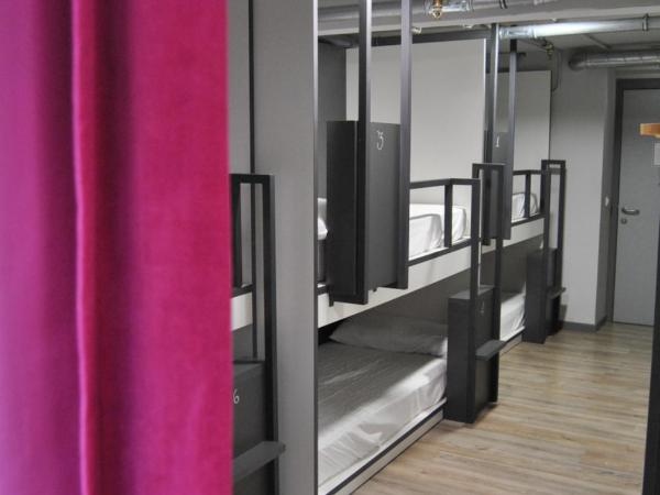 Quartier Bilbao Hostel : photo 1 de la chambre lit dans dortoir mixte de 8 lits 