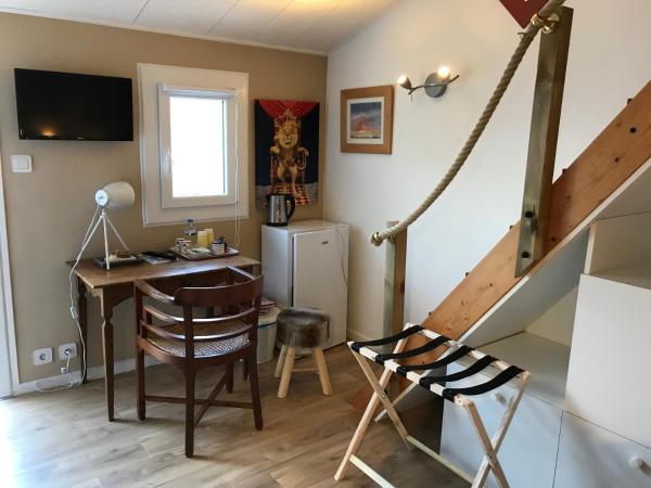 Les Yeux Bleus Bed & Breakfast : photo 8 de la chambre chambre quadruple