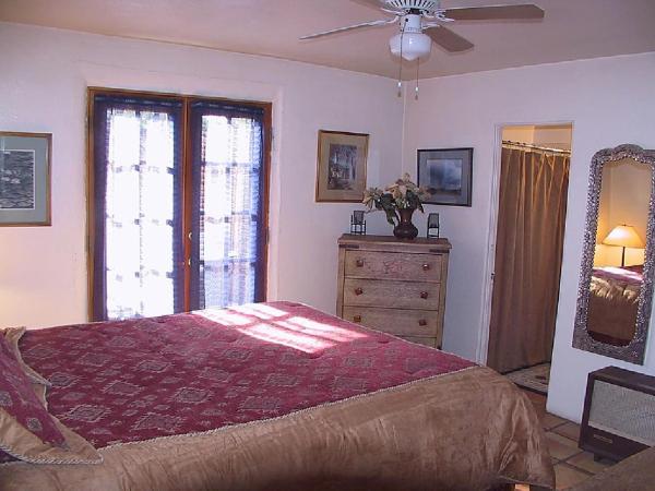 Casas de Suenos Old Town Historic Inn, Ascend Hotel Collection : photo 2 de la chambre deluxe efficiency queen suite, sofa bed, living room, non smoking