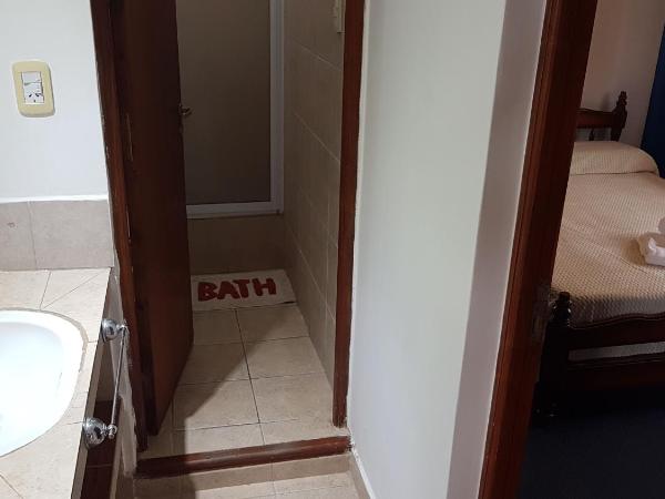 Accueillant Auberge Salta : photo 9 de la chambre chambre double avec salle de bains privative