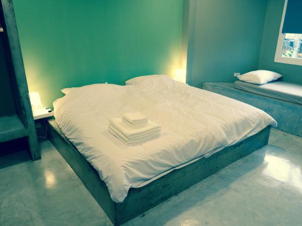 Home'81 : photo 3 de la chambre chambre triple deluxe