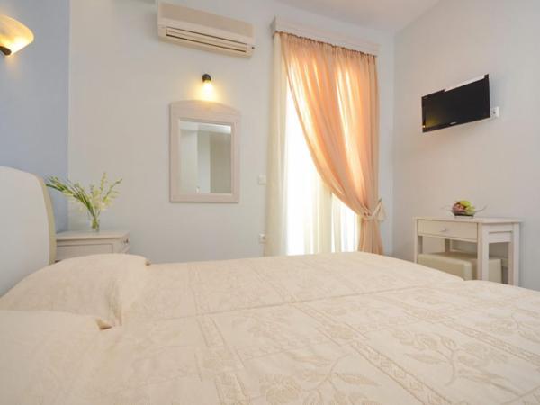 Naxos Blue Sky : photo 9 de la chambre chambre double ou lits jumeaux supérieure avec terrasse